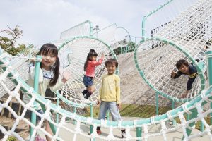 大阪府のアスレチック17選！空中コースからジップライン、公園の大型遊具まで