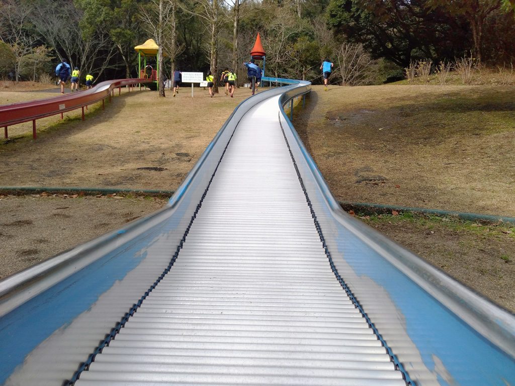 大型遊具がスゴイ公園!久峰総合公園(宮崎)のロングローラー滑り台&迷宮木製遊具