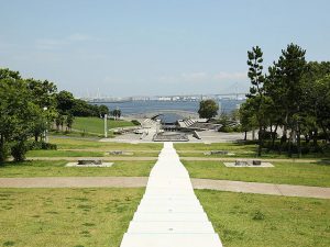 お出かけ・ピクニックに。神奈川県で芝生広場がある大型公園おすすめ12選