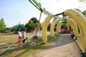 静岡県のアスレチック13選!富士山を望む空中コースやジップライン、公園の大型遊具も
