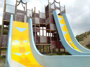 大型遊具がスゴイ公園!彩都なないろ公園(大阪)のダブルフリーフォールは傾斜80度