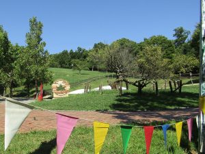 ロゴスランドでアスレチックやバーベキュー！子連れには雨OKの室内キャンプも人気