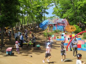 都心から気軽に行ける！自然の中で思いっきり遊べる山梨県立愛宕山こどもの国(甲府市)