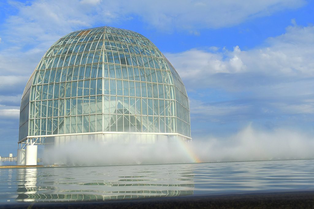 水族園のシンボル「ガラスドーム」/東京都葛西臨海水族園(江戸川区)