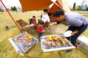 舞洲バーベキューパークでデイキャンプ!子どもとアスレチックやバギーも楽しもう
