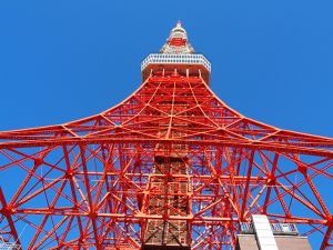 毎日開放中の外階段で、東京タワーの展望台へ!子ども連れに人気のランチやグッズも