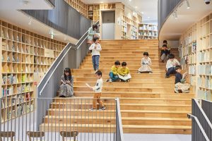 0歳から利用できる関西の絵本スポット。図書館や遊び場を併設した屋内施設など10選