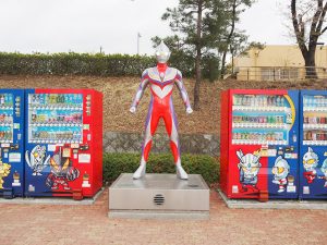 安達太良SA【下り】のおすすめグルメ・お土産は?ウルトラマンティガにも大注目!