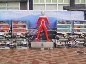 安達太良SA【上り】のおすすめグルメ・お土産は?ウルトラセブンの自販機も!