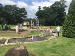 茨城県の水遊びスポット9選(2025)じゃぶじゃぶ池・噴水・小川など、無料で遊べる公園も