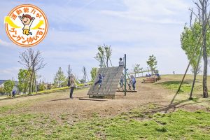 東伏見公園（西東京市）は電車を見下ろす丘にあるローラー滑り台が大人気