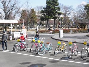 仙台の南小泉交通公園、三居沢交通公園で自転車に乗りながら交通ルールを楽しく学ぼう