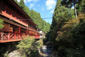 大森リゾートキャンプ場は日帰りバーベキューや丸太小屋が人気!川遊び、マス釣りも