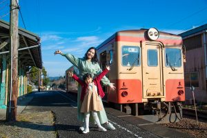 いすみ鉄道で春の家族旅行へ!たけのこ掘りも楽しめる千葉県の 大多喜町で自然観光プラン