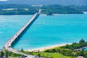 沖縄ファミリー旅行はシャトルバスでラクラク!美ら海リゾート&人気スポット周遊トリップ