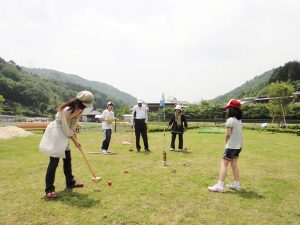 子どもとゴルフが楽しめる関西のスポット。手ぶらOKでゴルフデビューにもおすすめ