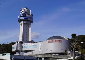 明石市立天文科学館で時と宇宙を楽しく学ぼう!プラネタリウムにはヒーローも登場