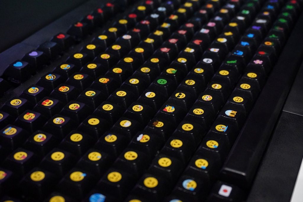 絵文字が並んだキーボード/NTTインターコミュニケーション・センター [ICC]（東京都/新宿区）