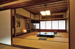 町家や蔵を改装した「内子の宿  織・久・くら・こころ」で明治・大正期の面影を感じよう