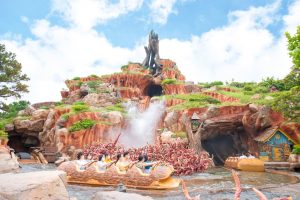子連れで行く時の対策もバッチリ!夏のディズニーランドは“びしょ濡れMAX”と涼しい夏メニュー