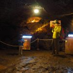 幼児も楽しめる洞窟「富岳風穴」と樹海散策！ガイドに教わった自然の不思議とは？