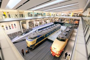 カッコイイ乗り物が見られる!関西の室内遊びスポット3選