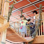 鳥海山木のおもちゃ美術館（秋田県）は遊具のほとんどが秋田杉でできたぬくもりあふれる遊び場