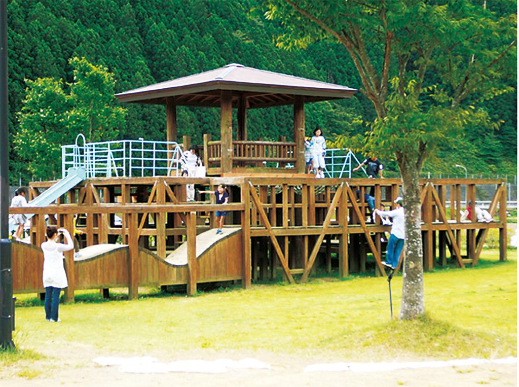 型の木製遊具/道の駅 津山 もくもくランド(宮城県/登米市)