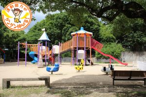 遊具のほかにバラ園や古墳も！魅力が詰まった大井戸公園（尼崎市）は駅近で便利！