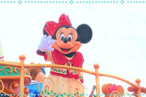 【2022】東京ディズニーランドのクリスマスは「クリスマス・ストーリーズ」が3年ぶりに公演!限定メニューやデコレーションにも注目