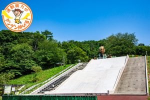 大型滑り台やふわふわドームがある永楽ゆめの森公園（熊取町）は、自然を満喫できる公園！
