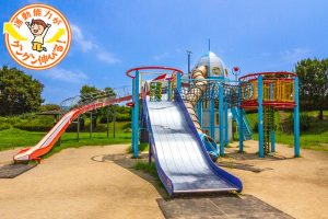 深北緑地(大東市)のロケット&恐竜&船&砦をイメージした多彩な大型遊具で遊びつくそう