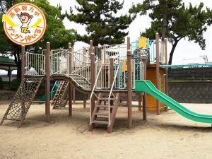 芦屋公園（芦屋市）は小規模ながら木の間をのびのびと走り回れる穴場スポット