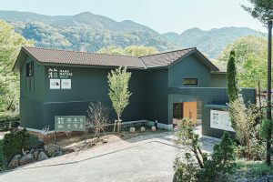 箱根湯本にアウトドア拠点「HAKONATURE BASE」4/28オープン！ カフェ＆アウトドアショップも