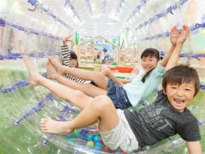 神奈川県の室内アスレチック・室内遊び場!大型遊具・ボールプール・赤ちゃん設備も