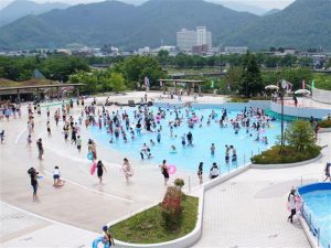 北海道・東北のおすすめプール(2025)子ども用・幼児用・流れるプール・スライダーが満載!