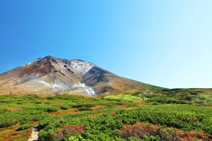8月の祝日「山の日」2025年はいつ?由来や過ごし方は?アウトドア体験で自然に慣れ親しもう