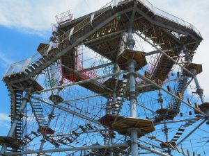 関東のアスレチックまとめ!空中コースやジップライン、公園の無料大型遊具も