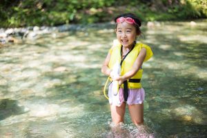 水遊びの子どもの事故防止 原因や気をつけるポイントは? プール・海・川・お風呂も注意を!