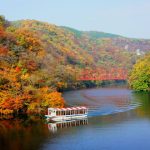 遊覧船・舟下りなど船からの紅葉絶景！湖や渓谷など水辺の紅葉スポット33選