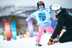子どものスキーデビューのレッスンも! 冬の家族旅行におすすめ宿7選【星野リゾート】