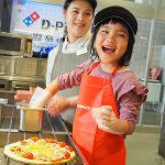 ドミノ・ピザのお仕事体験「ピザアカデミー」に密着！自由なピザ作りとポテト無料に感動