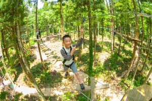 広島県のアスレチック10選!空中アスレチックや無料の大型遊具がある公園も