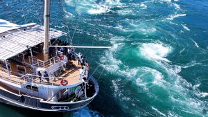 道の駅福良(淡路島)は、うずしおクルーズが人気!グルメ、お土産、足湯もおすすめ