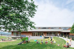 「保育園留学」の魅力って？親子ワーケーションができて自然豊かな保育園でのびのび過ごせる