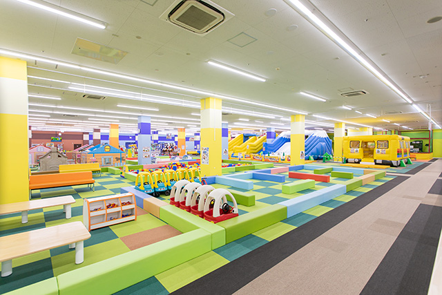 広々とした館内に遊具が揃う/ファンタジーキッズリゾート港北