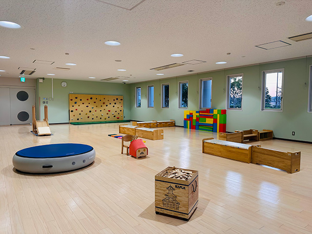人気のクライミングウォールもあるプレイルーム/いちはら子ども未来館(weほーる)