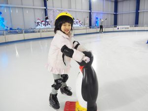 通年スケートできる「三井不動産アイスパーク船橋」を初心者の子どもと体験レポート！