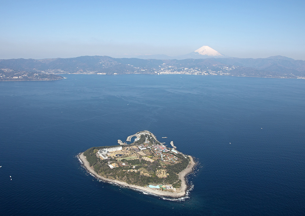 初島全景