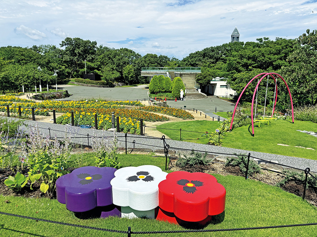 花びらや葉っぱがモチーフのベンチ/東山動植物園(愛知県/名古屋市)
